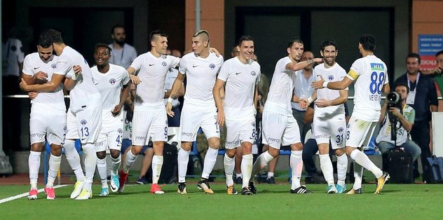 Paşa’yı yabancıları sırtladı