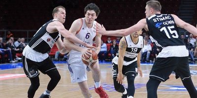 Beşiktaş derbide Efes'i yıktı