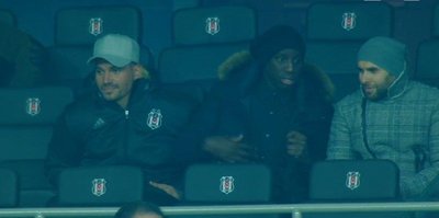 Demba Ba ve Ersan tribünde
