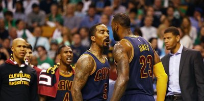 Cavaliers güle oynaya