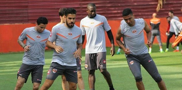 Adanaspor'da mesai sürdü