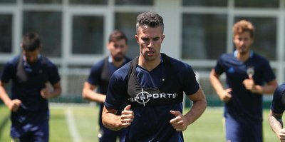 Van Persie ilk kez takımla çalıştı