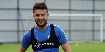 Özgür Çek bekliyor