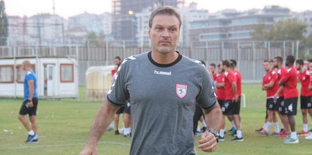 Alpay Özalan ile devam kararı!