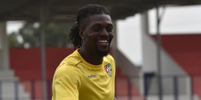 Adebayor, Medipol Başakşehir'de