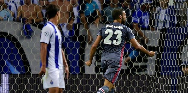Cenk Tosun, Demba Ba'yı yakaladı