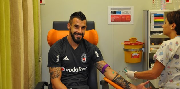 Alvaro Negredo kontrolden geçti