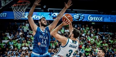 Slovenya önüne geleni yıkıyor