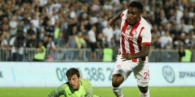 Gollerini saklamış!