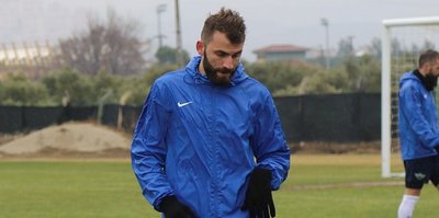 Mustafa Yumlu imzayı attı