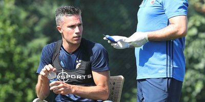 İlk kurban Van Persie