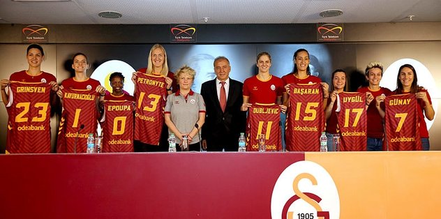 Galatasaray'da yeni transferler tanıtıldı