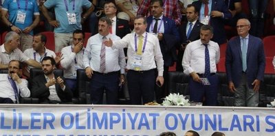 Sahadan çekilen takımı Bakan Bak ikna etti