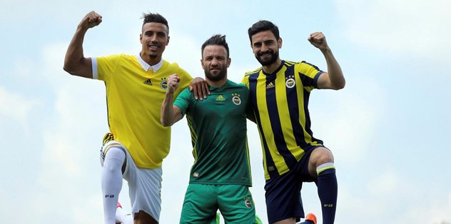 Yeniler sahnede